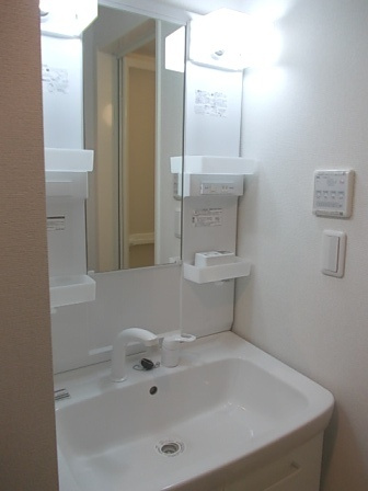 コンフィエの独立洗面台|洗面所