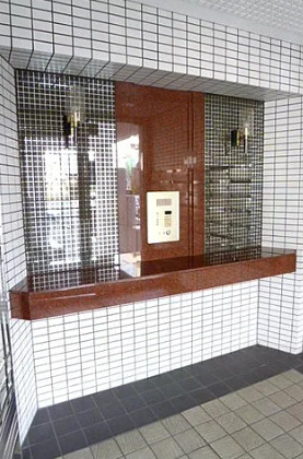 エンゼルハイム六ツ門のロビー|オートロック付きのマンションです