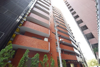 【外観】 | 私たち不a動産業スタッフは、よく「いい面構えの建物です」「雰囲気ありますねえ」という言葉を使いますが、当マンションもまさにそのような姿で佇んでいます。～即日のご見学可能～　お問合せはお気軽にどうぞ。