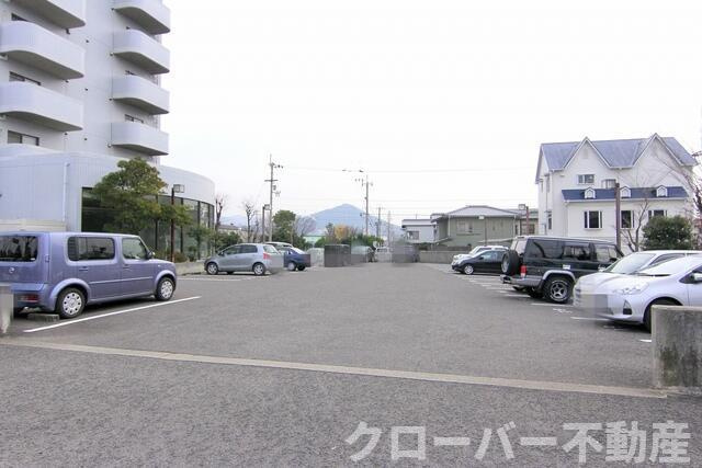 サンハイツ宇多津の駐車場