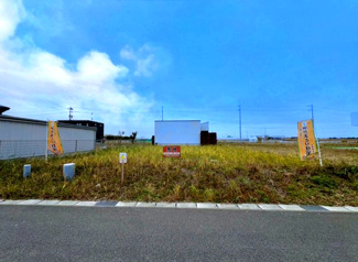 【外観】 | グランファミーロ金田西　土地　袖ヶ浦駅 | 【金田西　約88坪！】
木更津市金田西の土地は、約88坪あり間取りの自由度良好です！
都内へのアクセスが良好なエリアとなっておりますので、都内にお勤めの方おすすめです！
建物の配置を考えやすい整形地！
