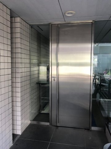飯田ビルのエントランス