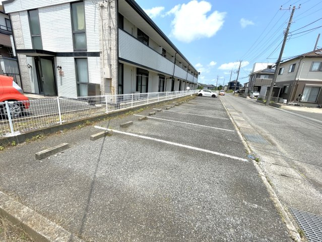 イーストガーデンの駐車場