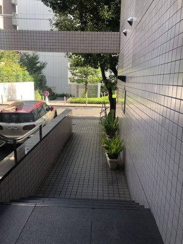 飯田ビルのエントランス