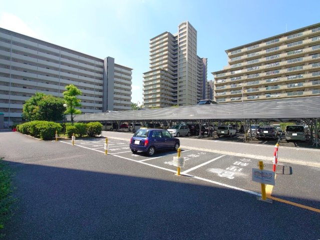 ◆JR「草津」駅徒歩４分◆室内リフォーム済みの美室◆１１階建て最上階の南東向き◆シャルマンコーポ草津の駐車場|駐車場