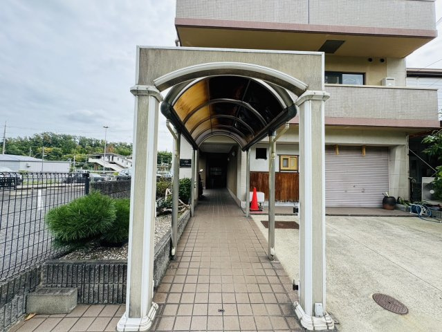シオン平城山のエントランス
