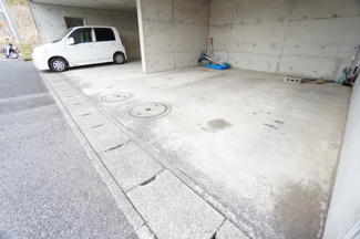 【駐車場】