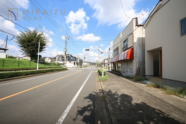 【前面道路含む現地写真】 | 前面道路☆運転が不安な方も安心な前面道路、きちんと幅員のある道路は女性にも安心です。整備されている道路は気持ちも良いですね♪