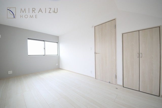 【洋室】 | 建物完成につき、実際のお部屋をごゆっくりご見学いただけます。お休みの日にご家族で見学はいかがでしょう。
