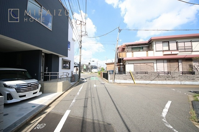 【前面道路含む現地写真】 | 前面道路☆運転が不安な方も安心な前面道路、きちんと幅員のある道路は女性にも安心です。整備されている道路は気持ちも良いですね♪