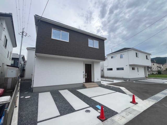 徒歩圏内で２沿線利用可☆完成物件☆即入居可☆陽当たり良好４ＬＤＫ☆駐車２台可☆比叡辻一丁目字三田１期の駐車場|駐車場