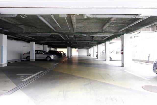 サンプラザ・ベビードールの駐車場