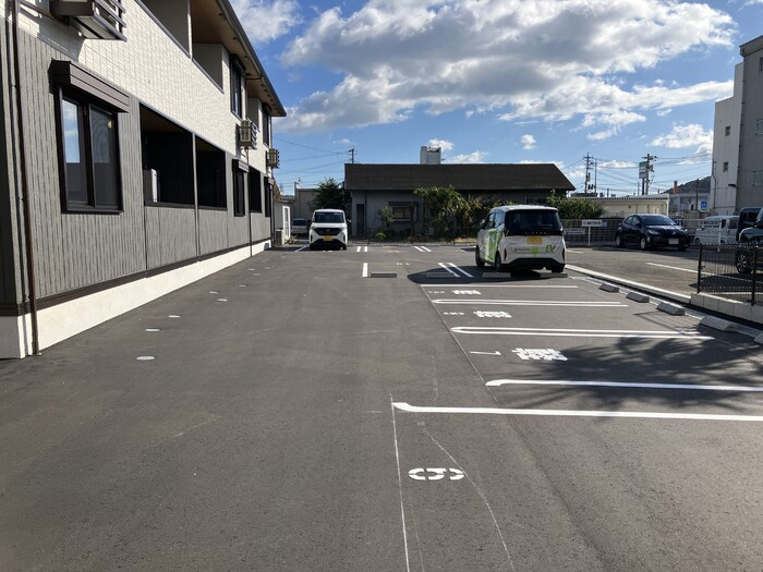 四つ葉原町の駐車場