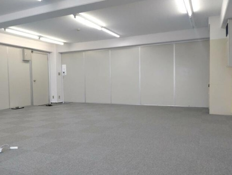 曙ビルのエントランス