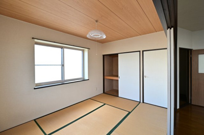 【和室】 | パークヒルズ美原町 | 畳の上でゆっくりとくつろげる和室です