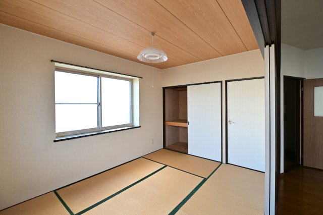 【和室】 | パークヒルズ美原町 | 畳の上でゆっくりとくつろげる和室です