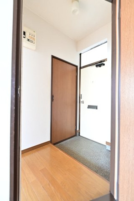 【玄関】 | パークヒルズ美原町 | 収納もある玄関です