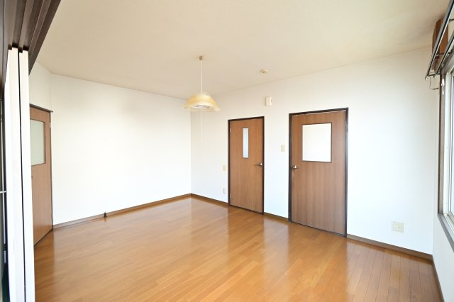 【居間・リビング】 | パークヒルズ美原町 | ゆったりとした居間です