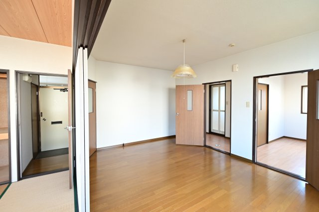 【居間・リビング】 | パークヒルズ美原町 | ゆったり過ごせる居間です