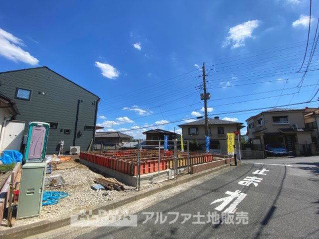 日野市南平15期の前面道路含む現地写真|【outward appearance】
◆外観◆外壁のサイディングは軽量化で高い耐震性を発揮、加えて外壁に付着した汚れを雨でクリーニング。防汚でお手入れいらずで大変重宝します。