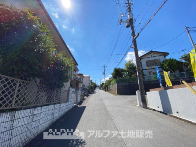 日野市南平15期の前面道路含む現地写真|【Landscape】
◆ランドスケープ◆夜の帳が下りる頃、上空には幾つもの星々が連なる舞い降りた聖夜のランドスケープ。この街、この家の者達を祝福してくれてるようだ。