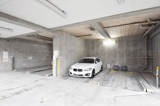 【駐車場】 | マンションの駐車場スペース。空きの有無や駐車料金、サイズ規定などについては、改めてお問い合わせください。～即日のご見学可能～　お問合せはお気軽にどうぞ。