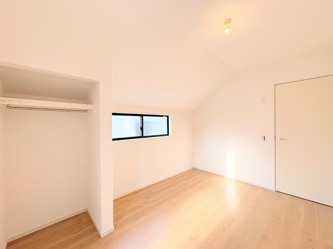 【洋室】 | ◇◆横浜市青葉区若草台2期　新築一戸建て◆◇ | ◆子どものスタディ空間として、あるいは書斎やホビールームとして生活スタイルに合わせて使えるプライベートルーム。居心地のいい落ち着いたインテリアが似合います。