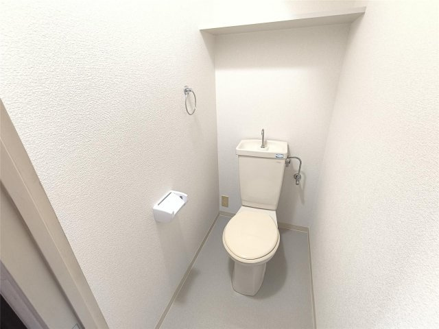 エンゼルハイム六ツ門のトイレ|落ち着いた色調のトイレです