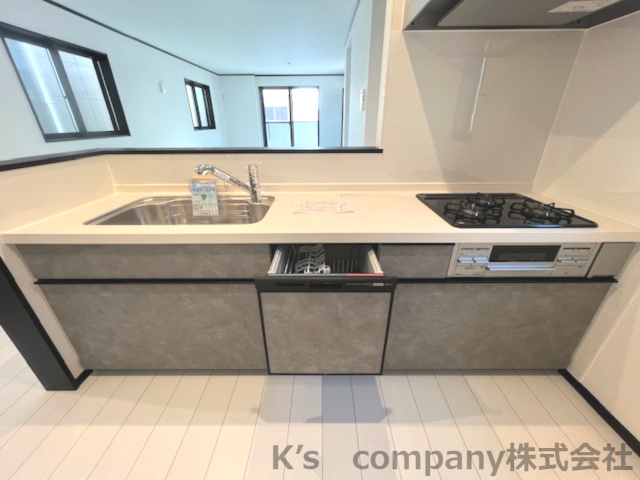 茅ヶ崎市若松町　築浅未入居戸建　A号棟のキッチン|ホテルライクな雰囲気漂うキッチンスペースです♪