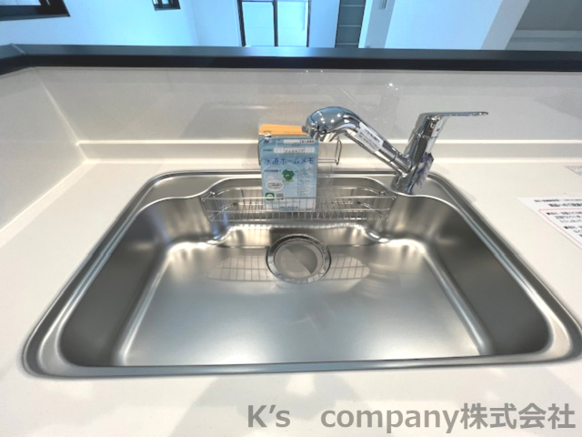 茅ヶ崎市若松町　築浅未入居戸建　A号棟のキッチン|ステンレス製で丈夫なシンクです☆