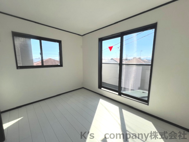 茅ヶ崎市若松町　築浅未入居戸建　A号棟の寝室|バルコニーにつながる洋室です♪