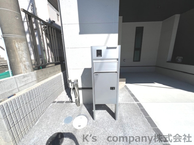 茅ヶ崎市若松町　築浅未入居戸建　A号棟の設備|スタイリッシュな宅配ボックス☆