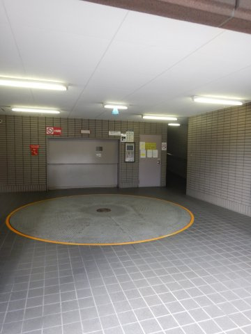 グランドメゾン上池袋の駐車場