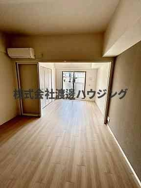 カルム西野の洋室