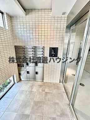 カルム西野のエントランス