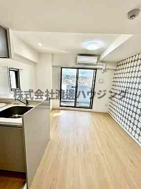 ONLYONE江坂の居間・リビング