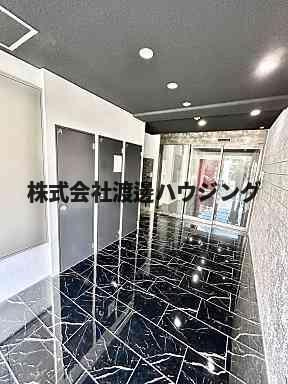 ONLYONE江坂のエントランス