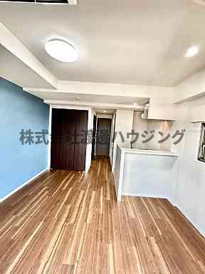 ONLYONE江坂の居間・リビング