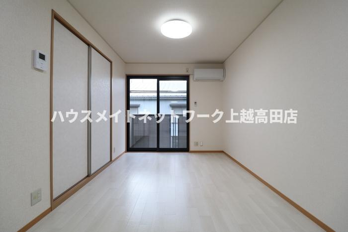 ロイヤルタウン寺町 参番館の洋室|ＤＫ