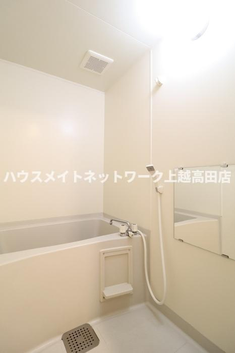 ロイヤルタウン寺町 参番館の浴室|浴室