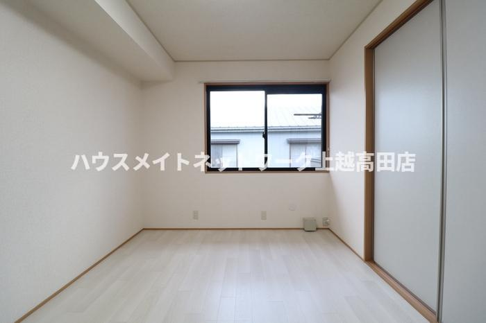 ロイヤルタウン寺町 参番館の内装|洋室