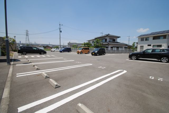 Ｌa premiereの駐車場