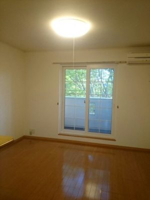 【居間・リビング】 | カサ・デ・ロサＢ | ゆったり過ごせる居間です
