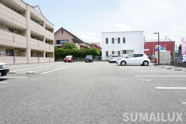 熊本市北区武蔵ケ丘８丁目の賃貸マンションの駐車場