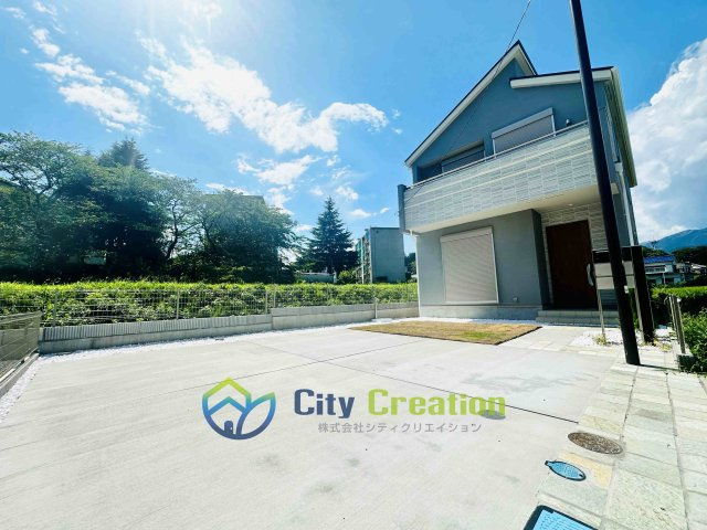 秦野市曽屋　大型分譲住宅の外観