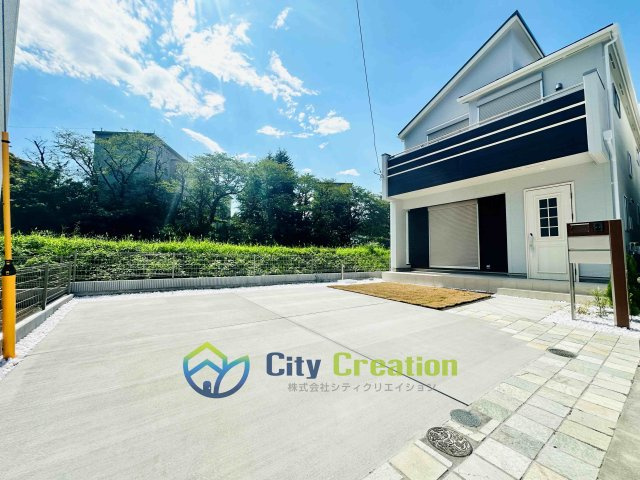 秦野市曽屋　大型分譲住宅の外観