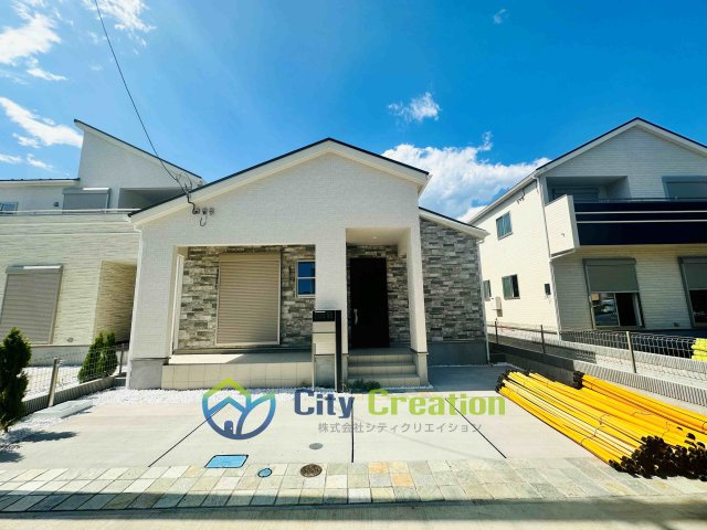 秦野市曽屋　大型分譲住宅の外観