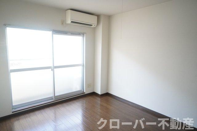 グランシャトー吉原北棟の居間・リビング