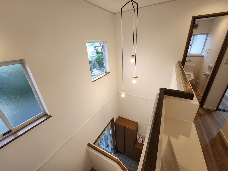 小牧市光ヶ丘４丁目　中古戸建のその他|玄関の吹き抜けスペースになります