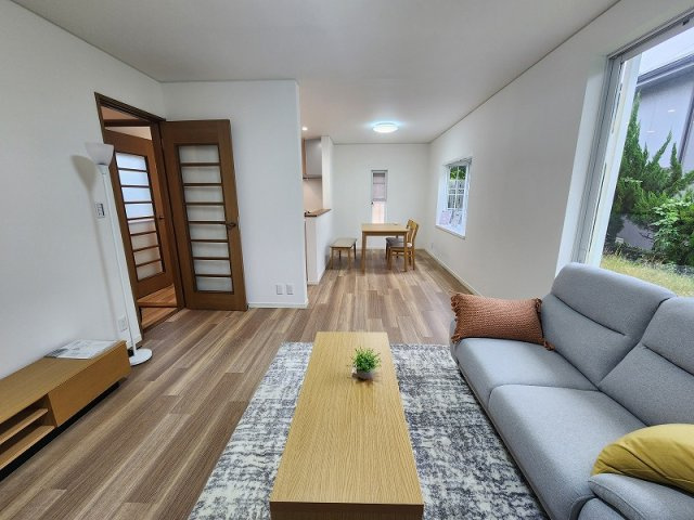 小牧市光ヶ丘４丁目　中古戸建の居間・リビング|ゆったりとしたリビングです